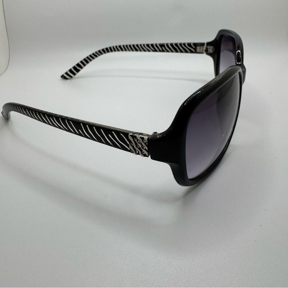 Women’s Sunglasses with Zebra Print Arms Rhinestone Temples Variated Purple Lens